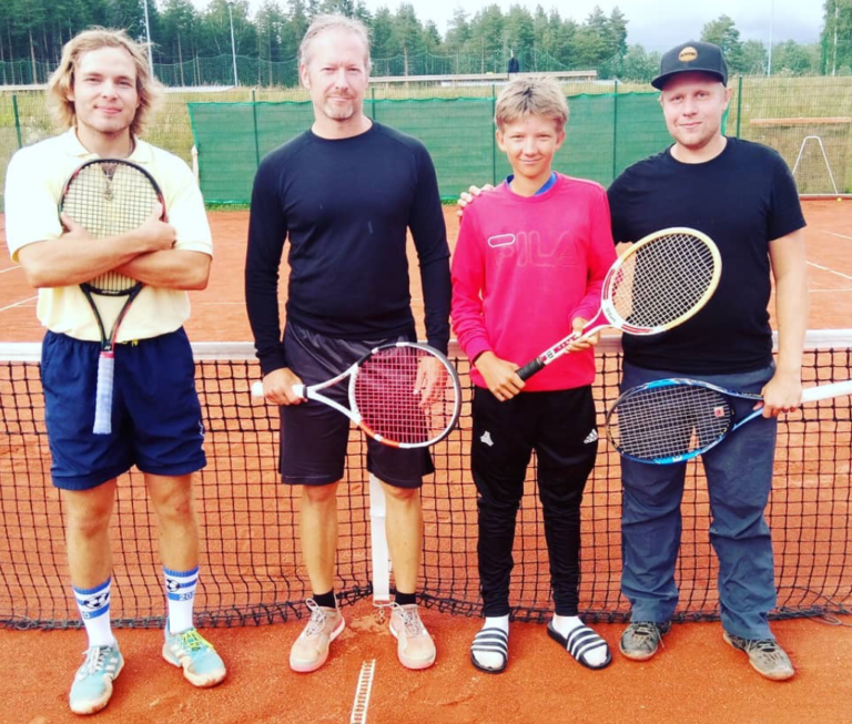 Miesten kakkosjoukkueen sarjakausi päättyi voitokkaasti – kotivoitto varmisti sarjatasolla säilymisen