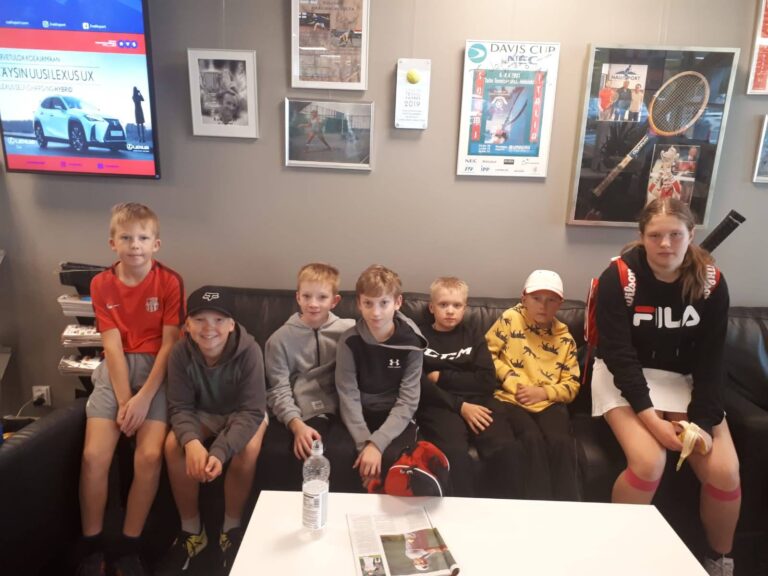 Juniorit pitkästä aikaa yhteisellä pelimatkalla